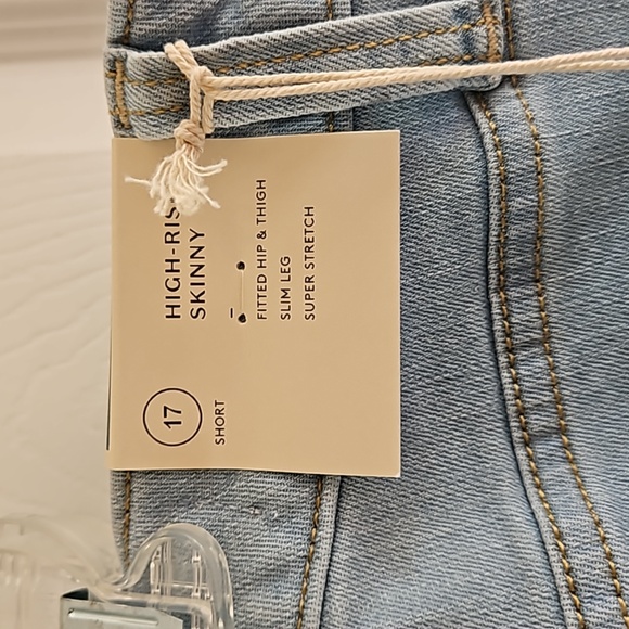 Universal Thread jeans - Picture 3 of 13